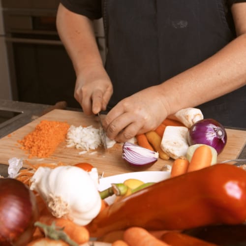 Gemüse schneiden für Sugo nach Familienrezept