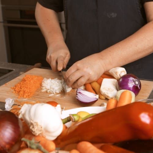 Gemüse schneiden für Sugo nach Familienrezept